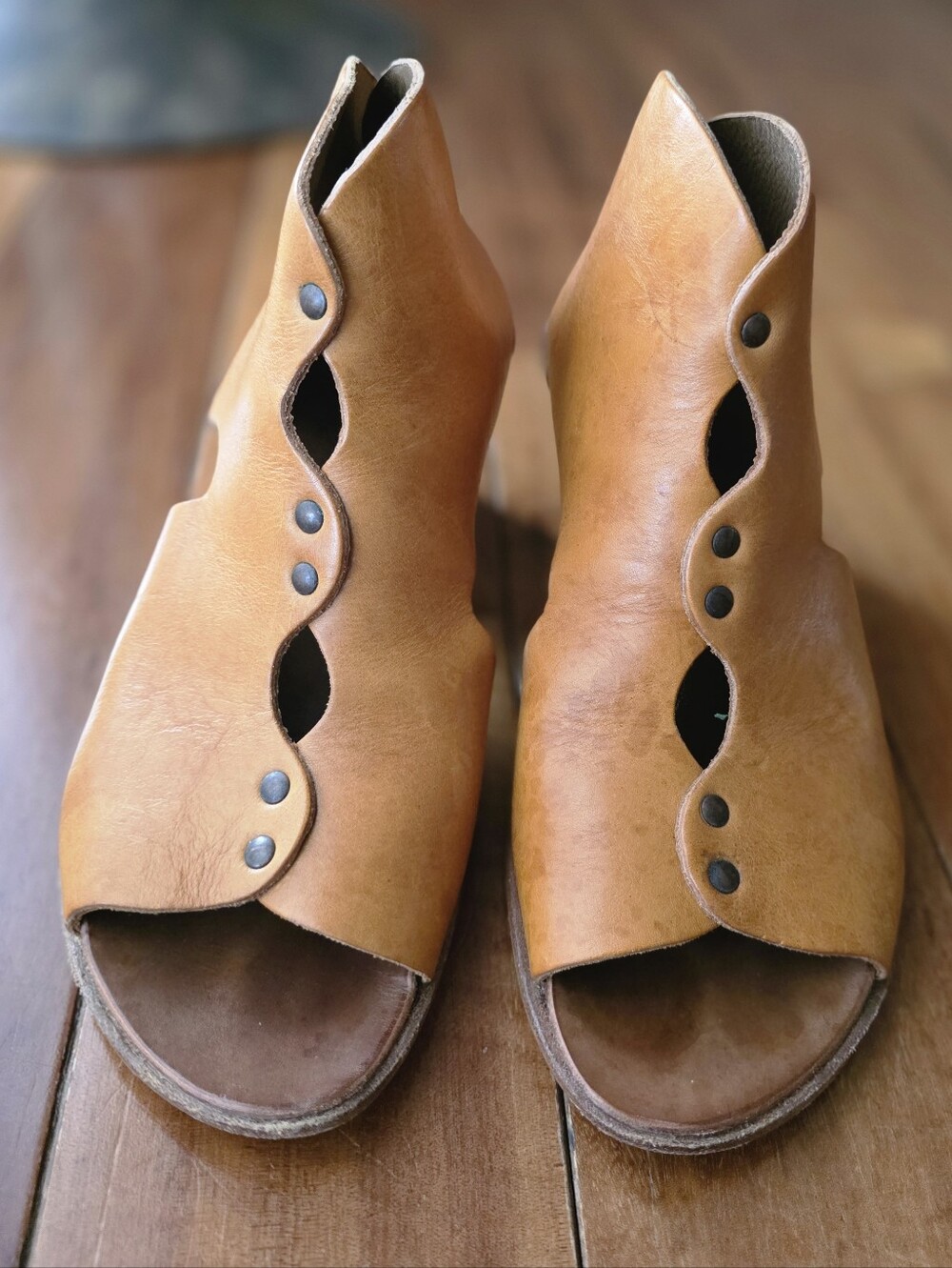 Cydwoq Vintage "Salt" Scalloped Rust Leather Sandals - Size 38 Made in the USA
